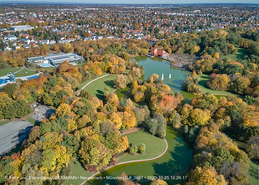 Der Ostpark in Neuperlach im Oktober von Oben am 24.10.2020