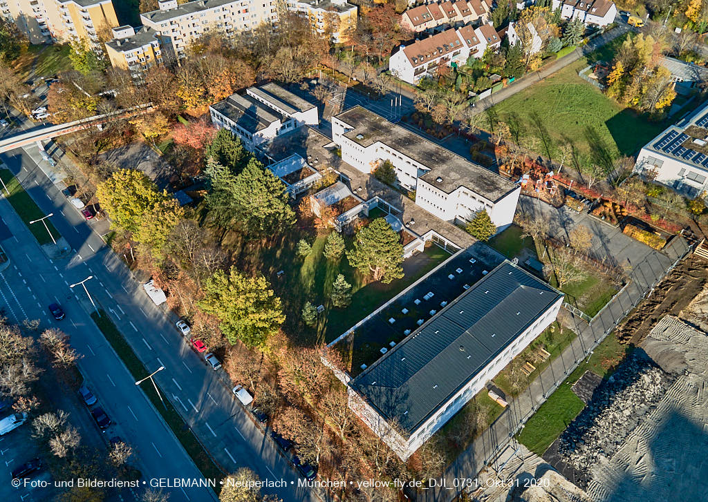 31.10.2020 - Grundschule am Karl-Marx-Ring von Oben in Neuperlach