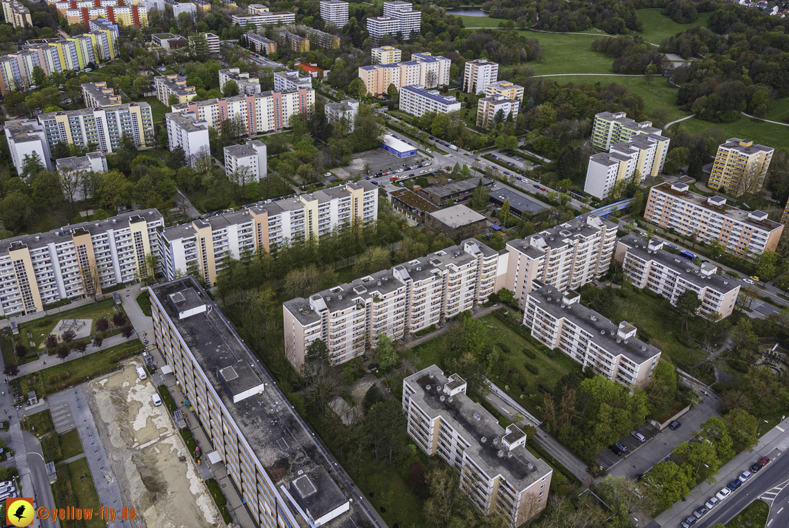 04.05.2021 - Baustelle im Plettzentrum zur Montessori-Schule Neuperlach