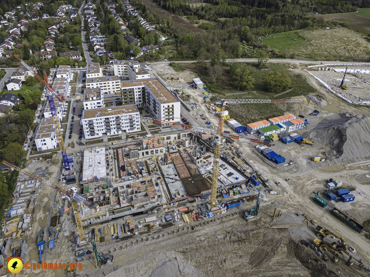 08.05.2021 - Luftbilder der Baustelle Alexisquart und Pandion Verde in Neuperlach
