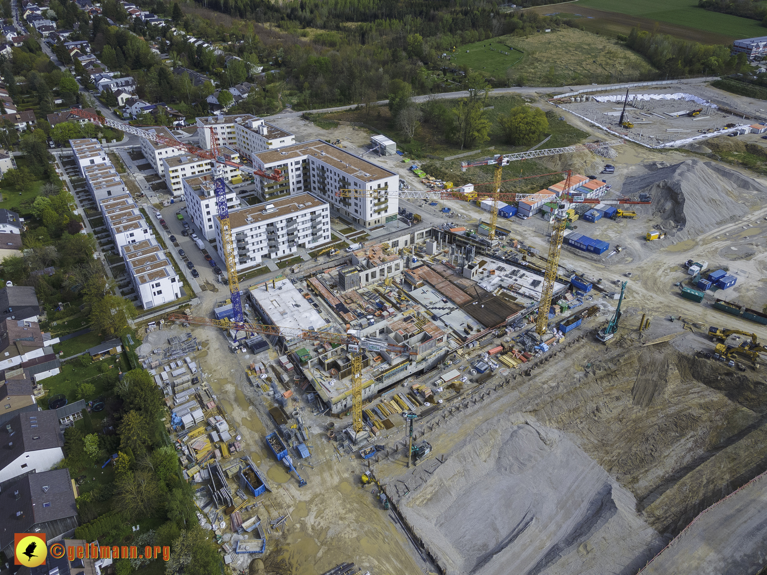08.05.2021 - Luftbilder der Baustelle Alexisquart und Pandion Verde in Neuperlach
