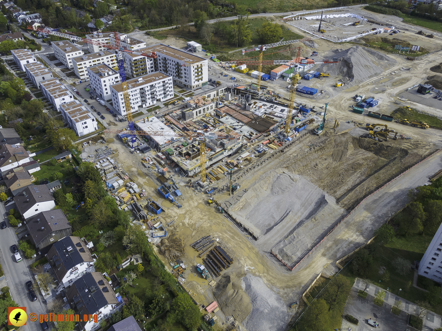 08.05.2021 - Luftbilder der Baustelle Alexisquart und Pandion Verde in Neuperlach