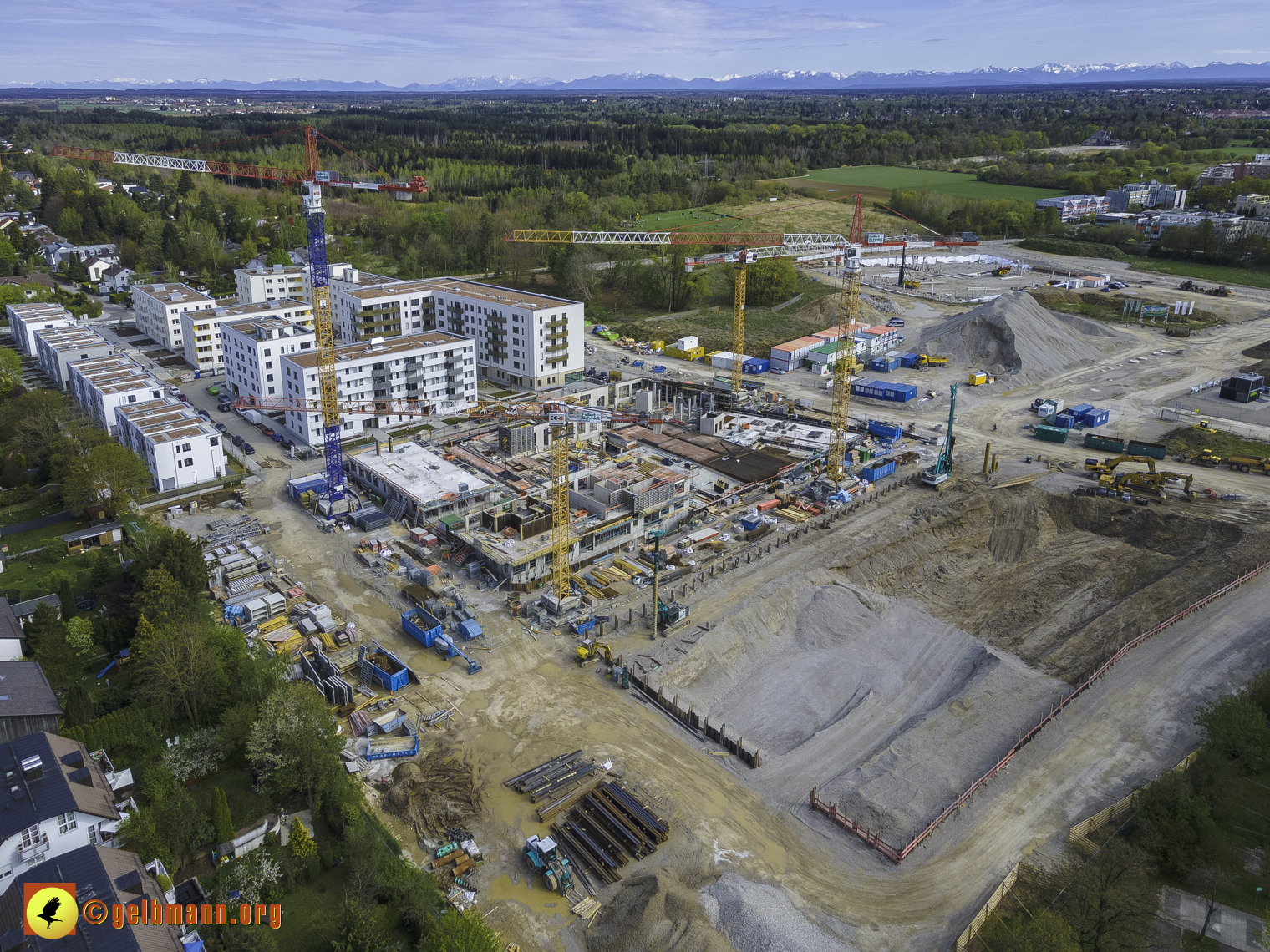 08.05.2021 - Luftbilder der Baustelle Alexisquart und Pandion Verde in Neuperlach