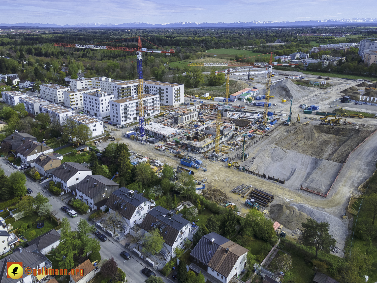 08.05.2021 - Luftbilder der Baustelle Alexisquart und Pandion Verde in Neuperlach