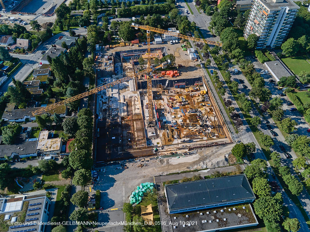 09.08.2021 - Luftbilder von der Baustelle Grundschule am Karl-Marx-Ring in Neuperlach