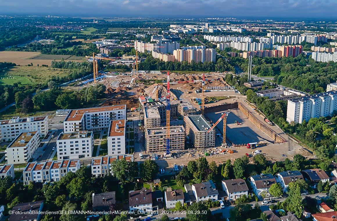 25.08.2020 - Luftaufnahmen vom Alexisquartier in Neuperlach in südlicher Richtung