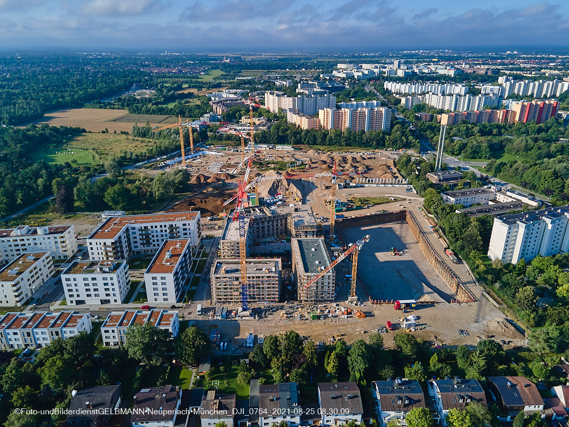 25.08.2020 - Luftaufnahmen vom Alexisquartier in Neuperlach in südlicher Richtung