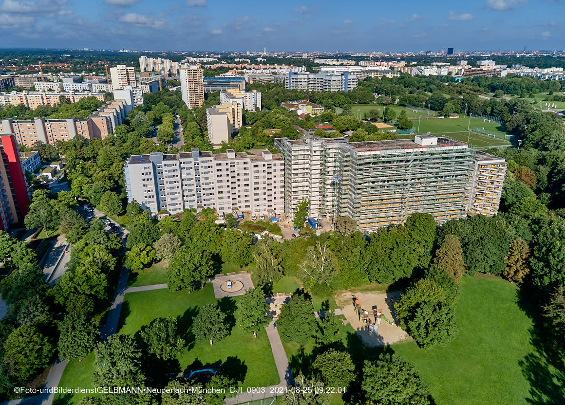 25.08.2021 - Luftaufnahmen und Rundumblick vom Annette-Kolb-Anger aus auf das östliche Neuperlach