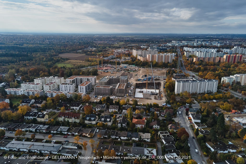 26.10.2021 - Kranaufbau im Alexisquartier in Neuperlach