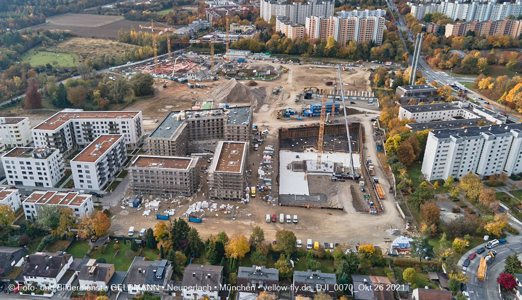 26.10.2021 - Kranaufbau im Alexisquartier in Neuperlach