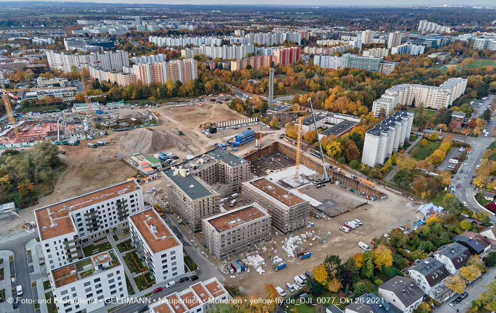 26.10.2021 - Kranaufbau im Alexisquartier in Neuperlach