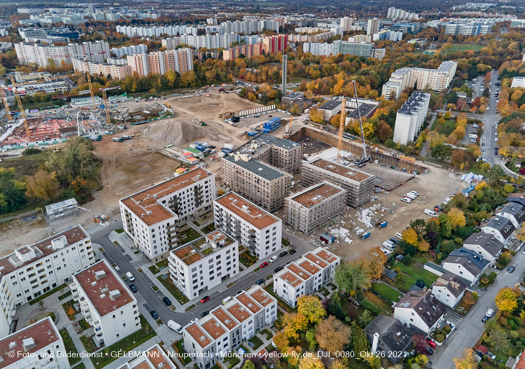 26.10.2021 - Kranaufbau im Alexisquartier in Neuperlach