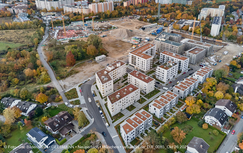 26.10.2021 - Kranaufbau im Alexisquartier in Neuperlach