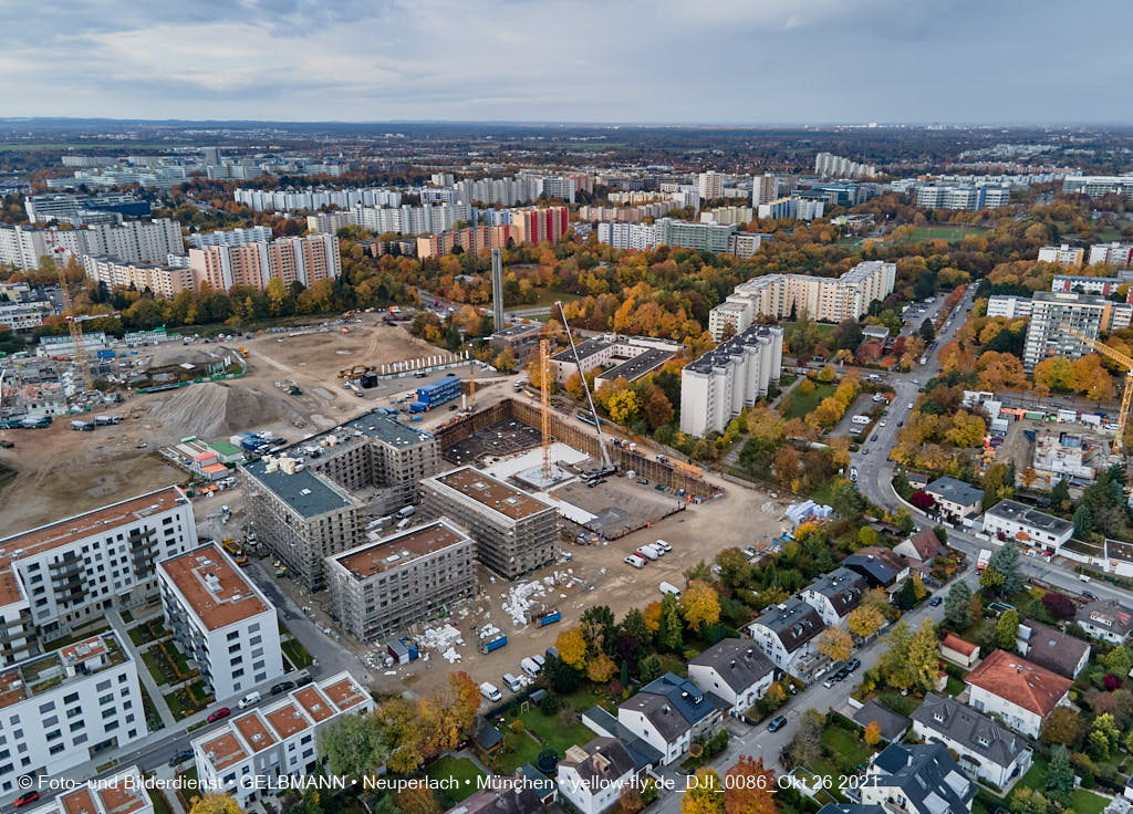 26.10.2021 - Kranaufbau im Alexisquartier in Neuperlach