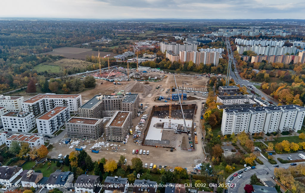 26.10.2021 - Kranaufbau im Alexisquartier in Neuperlach