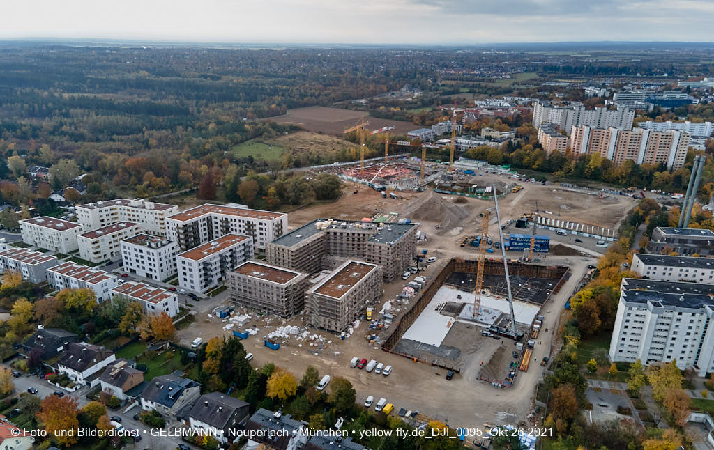 26.10.2021 - Kranaufbau im Alexisquartier in Neuperlach