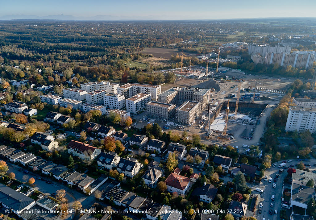 27.10.2021 - Kranaufbau im Alexisquartier in Neuperlach