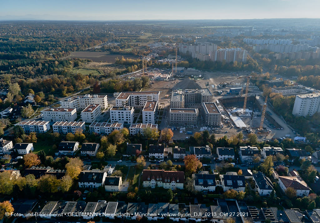27.10.2021 - Kranaufbau im Alexisquartier in Neuperlach
