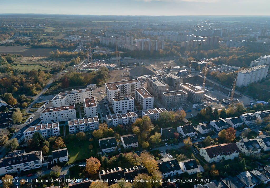 27.10.2021 - Kranaufbau im Alexisquartier in Neuperlach