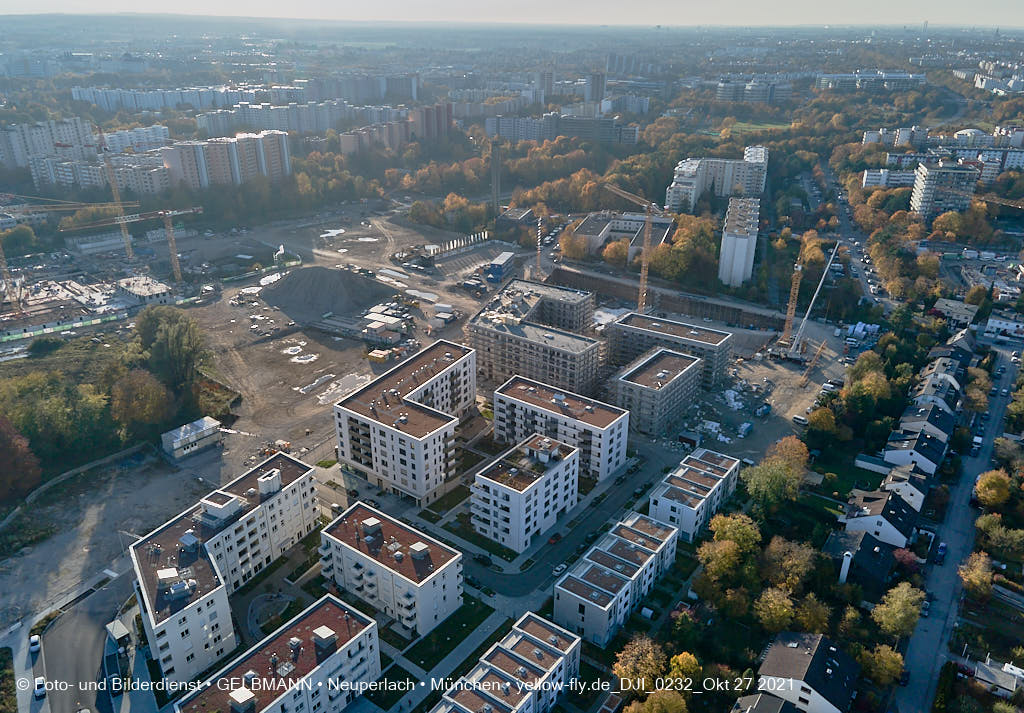 27.10.2021 - Kranaufbau im Alexisquartier in Neuperlach