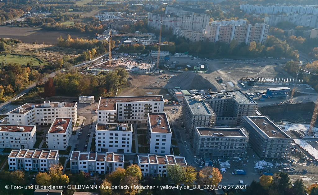 27.10.2021 - Kranaufbau im Alexisquartier in Neuperlach