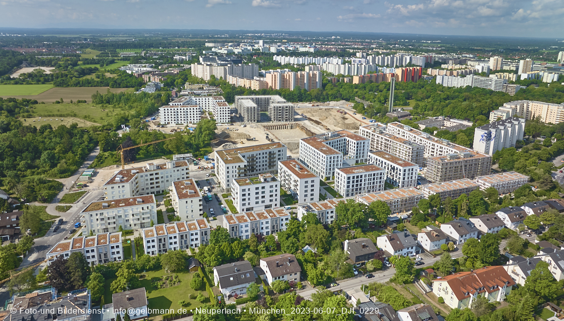 07.06.2023 - Aktuelle Luftbilder aus dem Alexisquartier und Pandion Verde in Neuperlach in München