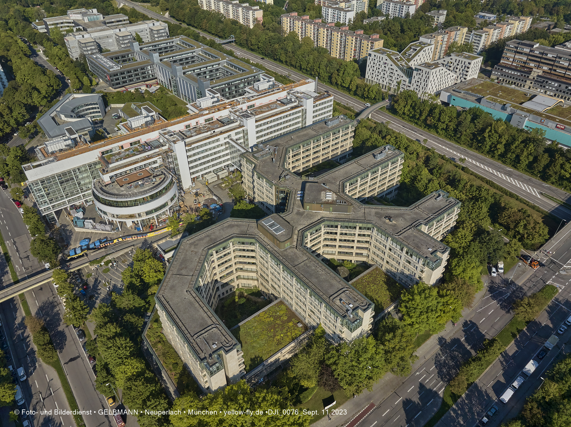 11.09.2023 - Der Wohnring und das ehemalige Allianzgebäude in Neuperlach 11.09.2023 - Der Wohnring und das ehemalige Allianzgebäude in Neuperlach