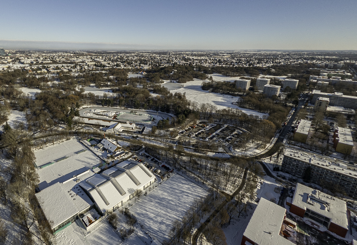 06.12.2021 - der Ostpark mit Schnee im Winter 2023 in Neuperlach
