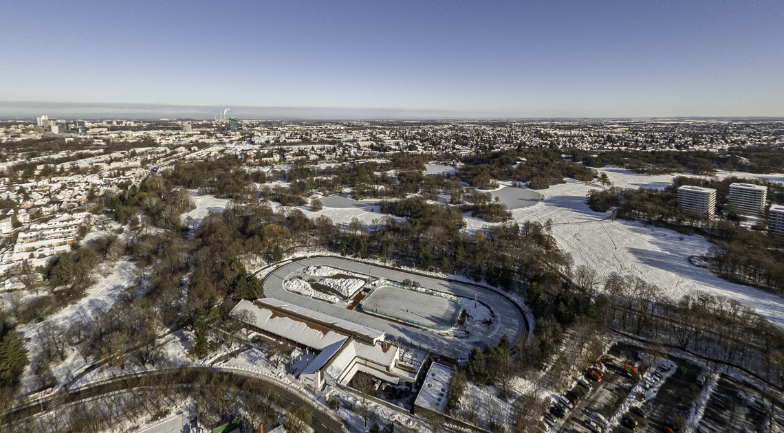 06.12.2021 - der Ostpark mit Schnee im Winter 2023 in Neuperlach