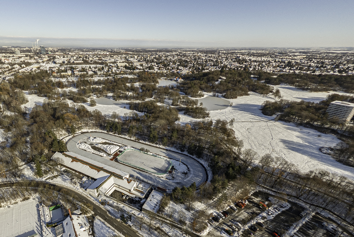 06.12.2021 - der Ostpark mit Schnee im Winter 2023 in Neuperlach