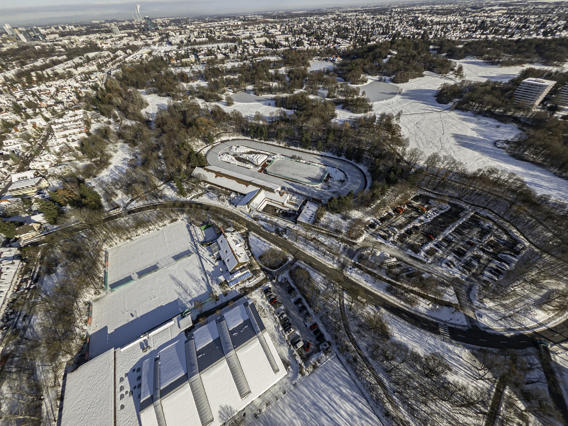 06.12.2021 - der Ostpark mit Schnee im Winter 2023 in Neuperlach