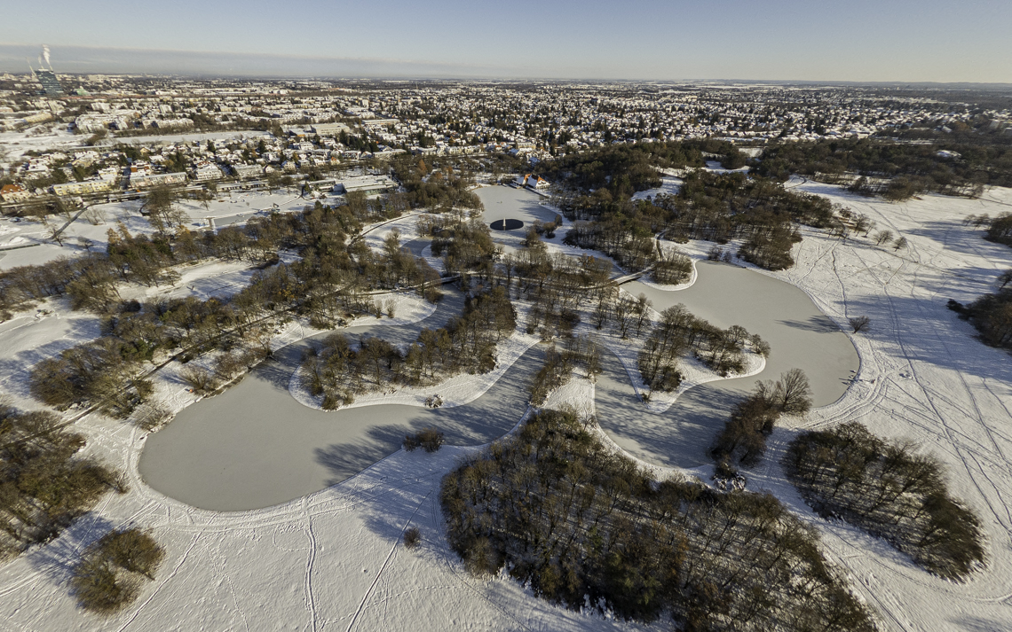 06.12.2021 - der Ostpark mit Schnee im Winter 2023 in Neuperlach