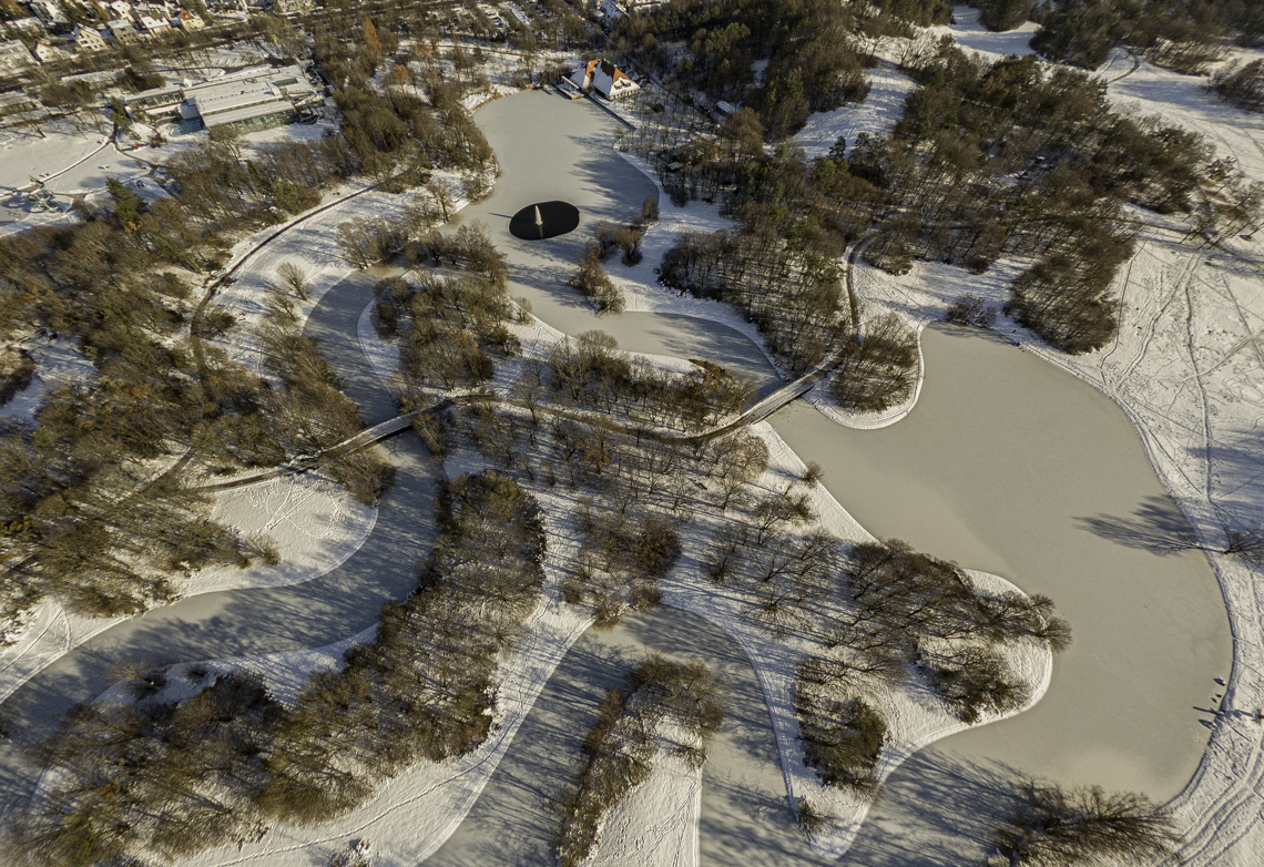 06.12.2021 - der Ostpark mit Schnee im Winter 2023 in Neuperlach