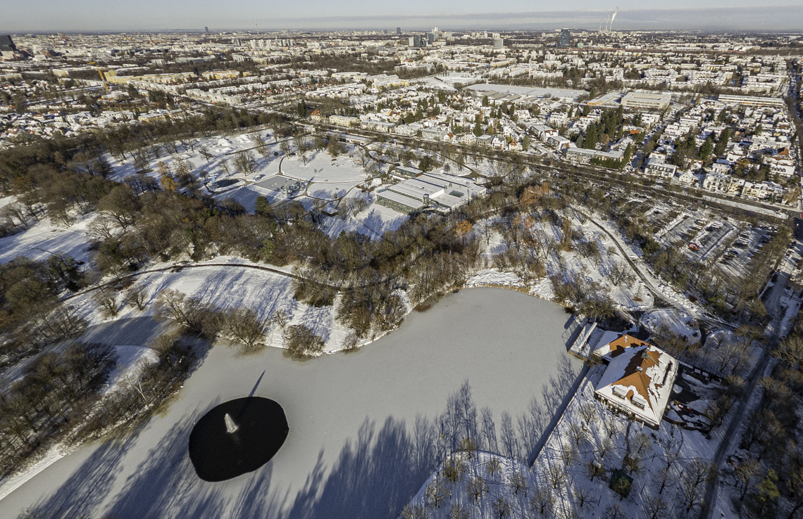 06.12.2021 - der Ostpark mit Schnee im Winter 2023 in Neuperlach