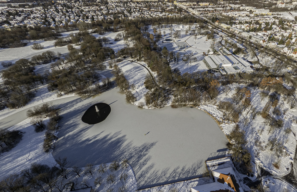 06.12.2021 - der Ostpark mit Schnee im Winter 2023 in Neuperlach