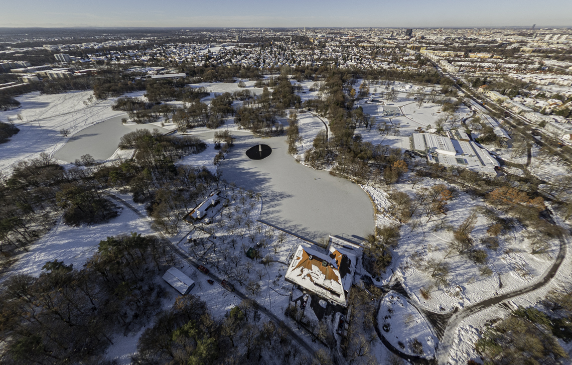 06.12.2021 - der Ostpark mit Schnee im Winter 2023 in Neuperlach