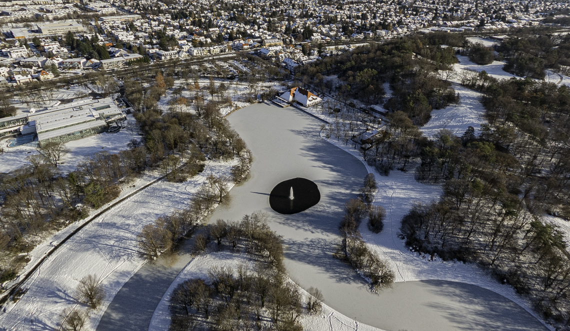 06.12.2021 - der Ostpark mit Schnee im Winter 2023 in Neuperlach