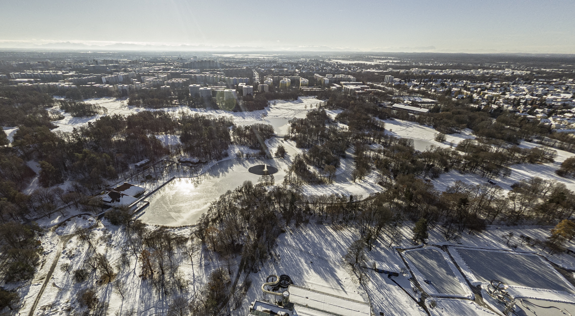06.12.2021 - der Ostpark mit Schnee im Winter 2023 in Neuperlach