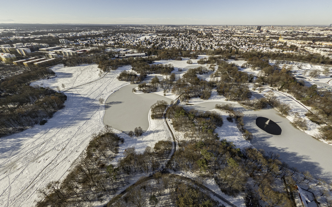 06.12.2021 - der Ostpark mit Schnee im Winter 2023 in Neuperlach