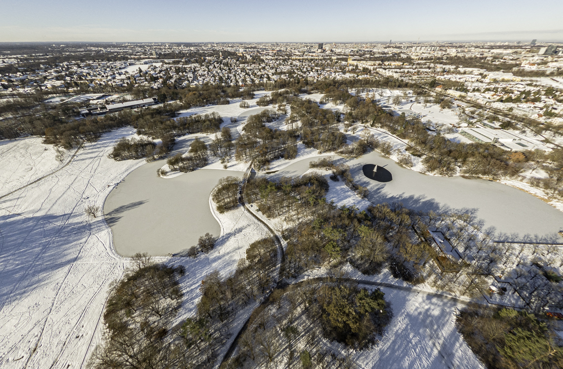 06.12.2021 - der Ostpark mit Schnee im Winter 2023 in Neuperlach