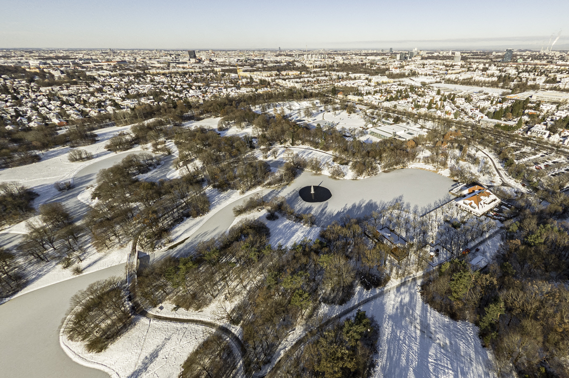 06.12.2021 - der Ostpark mit Schnee im Winter 2023 in Neuperlach
