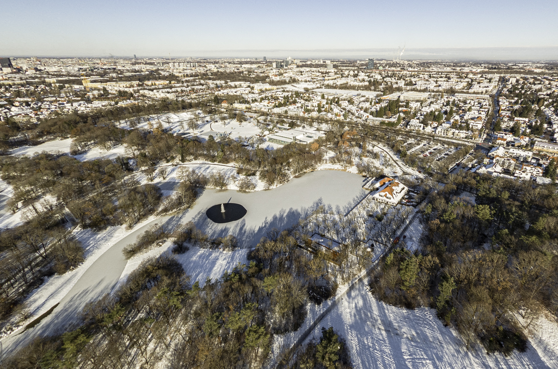 06.12.2021 - der Ostpark mit Schnee im Winter 2023 in Neuperlach