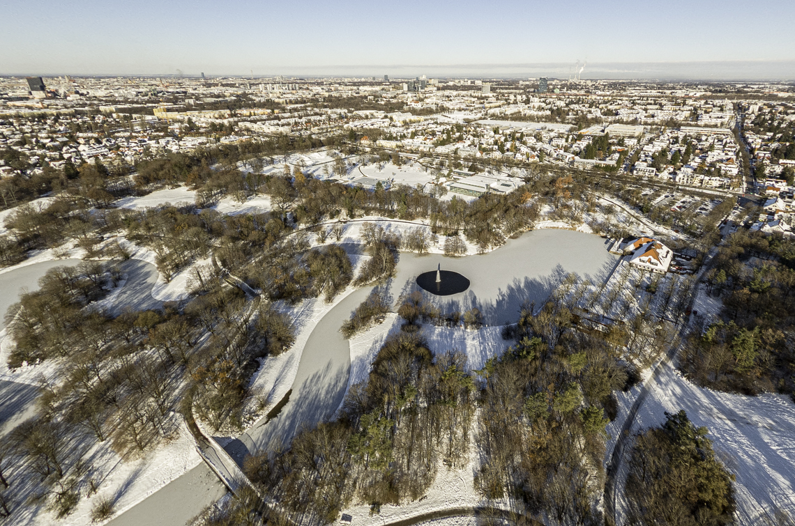 06.12.2021 - der Ostpark mit Schnee im Winter 2023 in Neuperlach