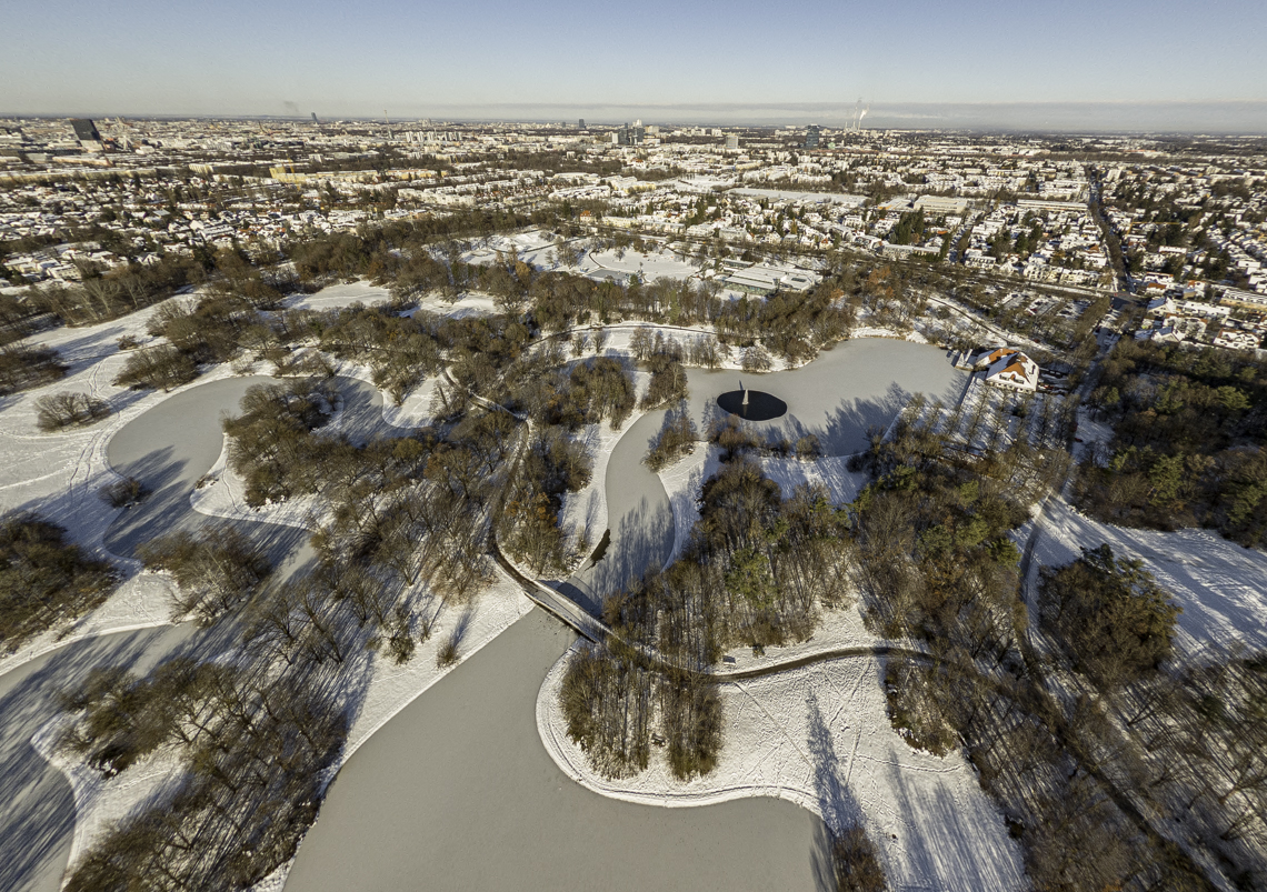 06.12.2021 - der Ostpark mit Schnee im Winter 2023 in Neuperlach