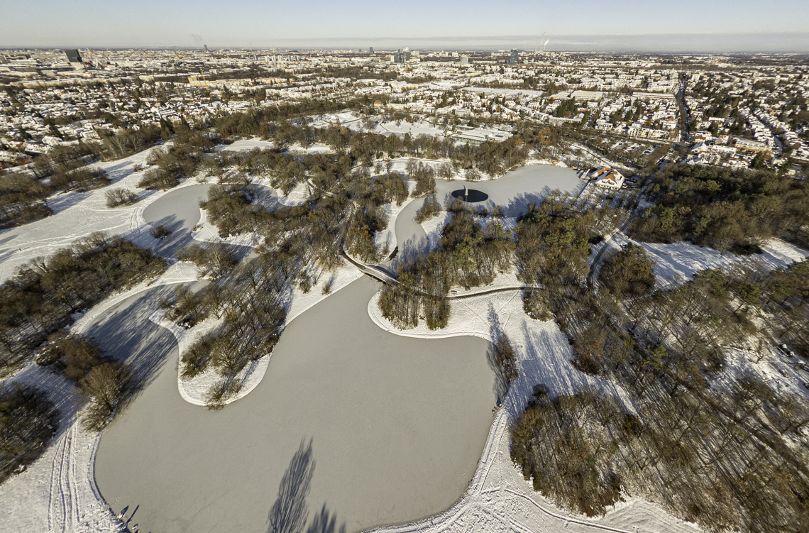 06.12.2021 - der Ostpark mit Schnee im Winter 2023 in Neuperlach