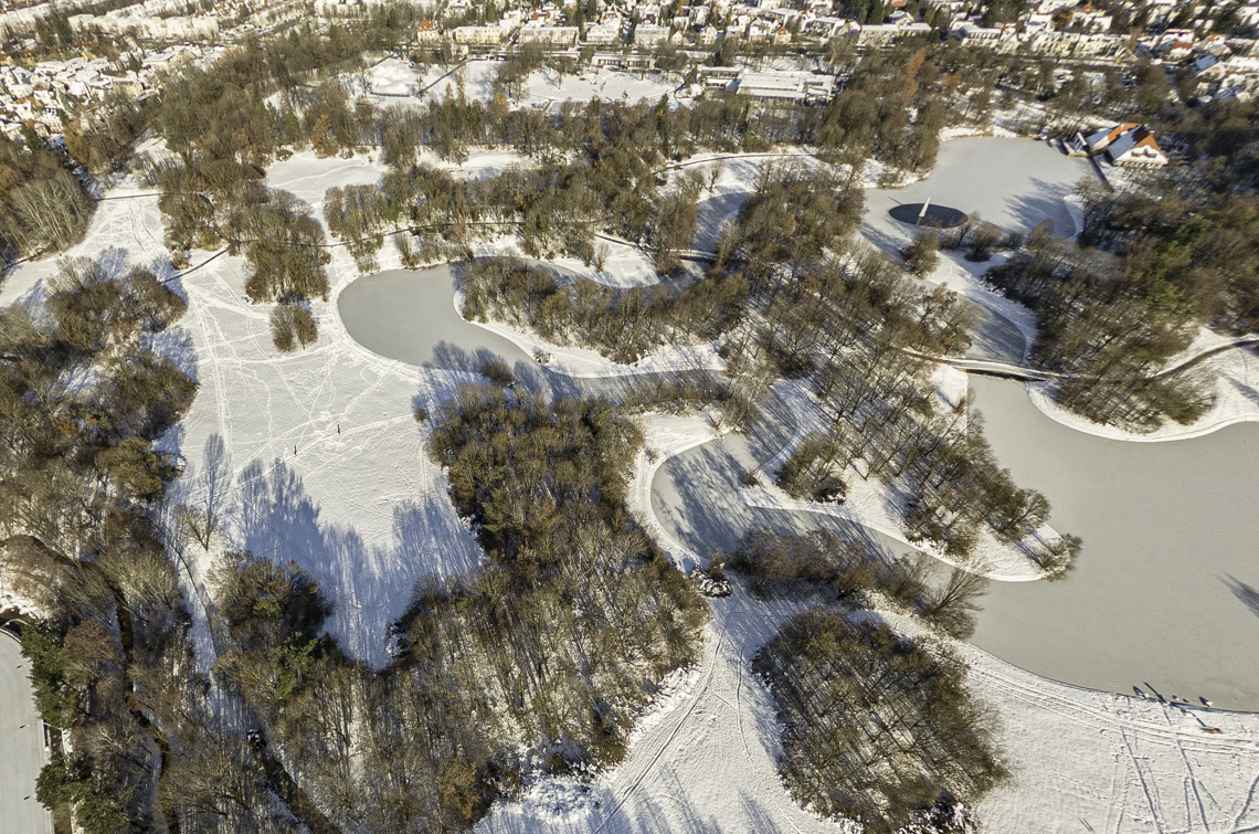 06.12.2021 - der Ostpark mit Schnee im Winter 2023 in Neuperlach
