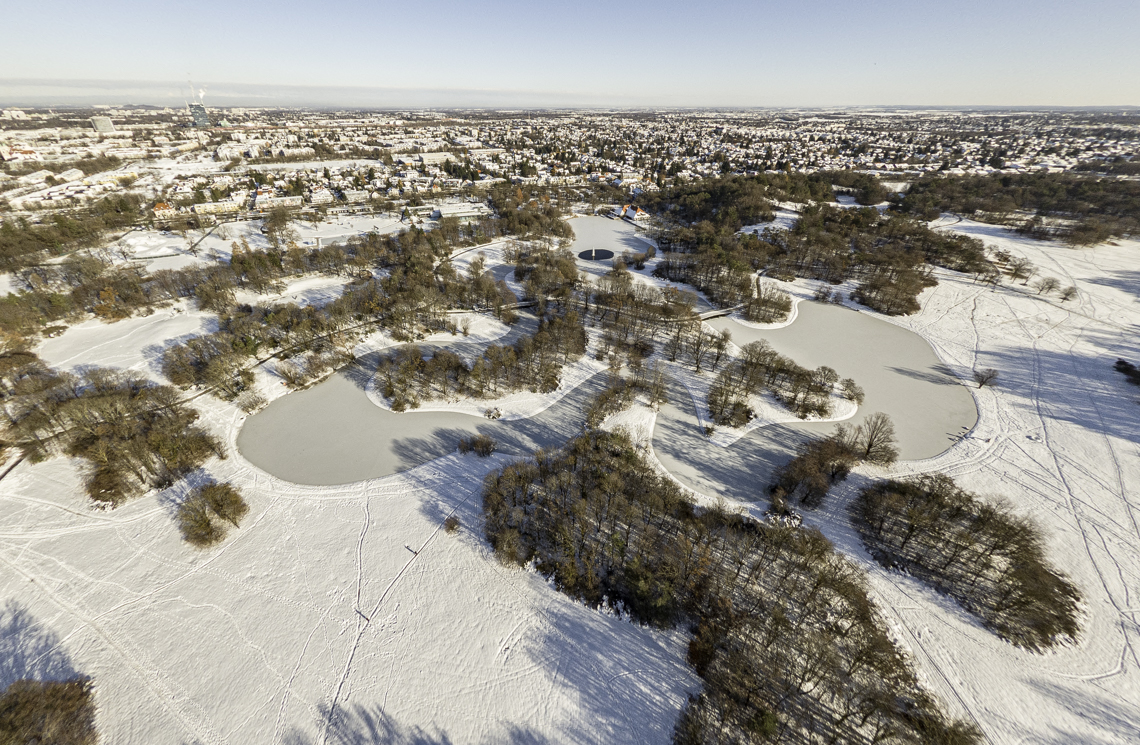 06.12.2021 - der Ostpark mit Schnee im Winter 2023 in Neuperlach
