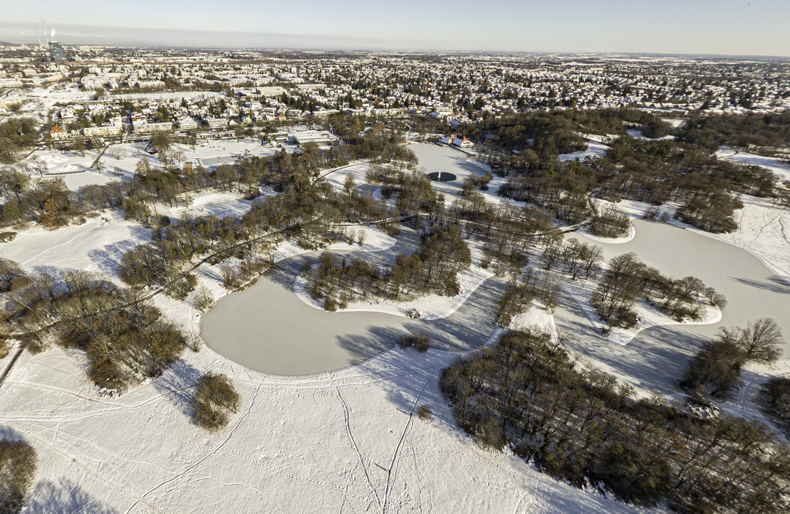 06.12.2021 - der Ostpark mit Schnee im Winter 2023 in Neuperlach