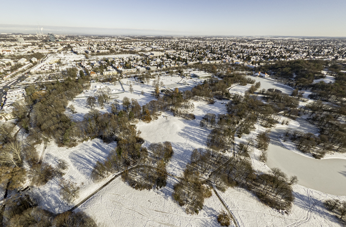 06.12.2021 - der Ostpark mit Schnee im Winter 2023 in Neuperlach
