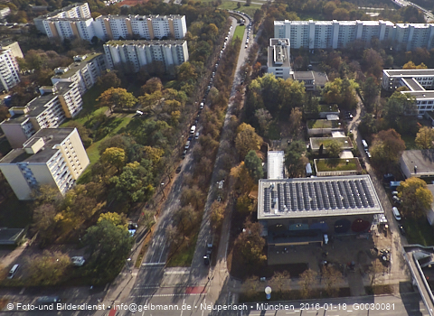 29:10:2014 - Abriss des alten Kindergartens an der Heinrich-Wieland-Straße in Neuperlach